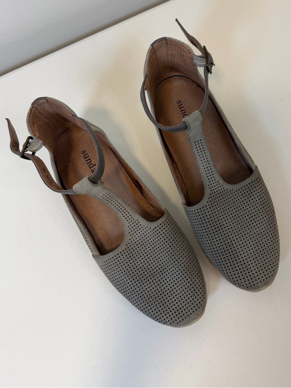 Sundance Mam’Zelle Lorelei Gray Perforated T-Strap Suede Sandals Women’s 7.5-8